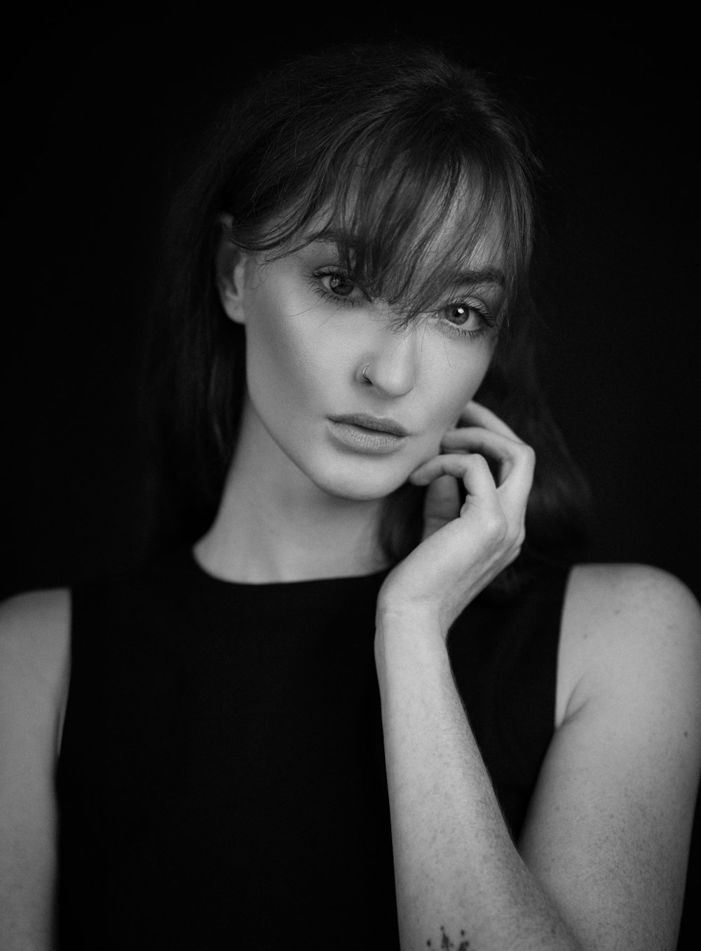 Mirela Vos, founder — cutting